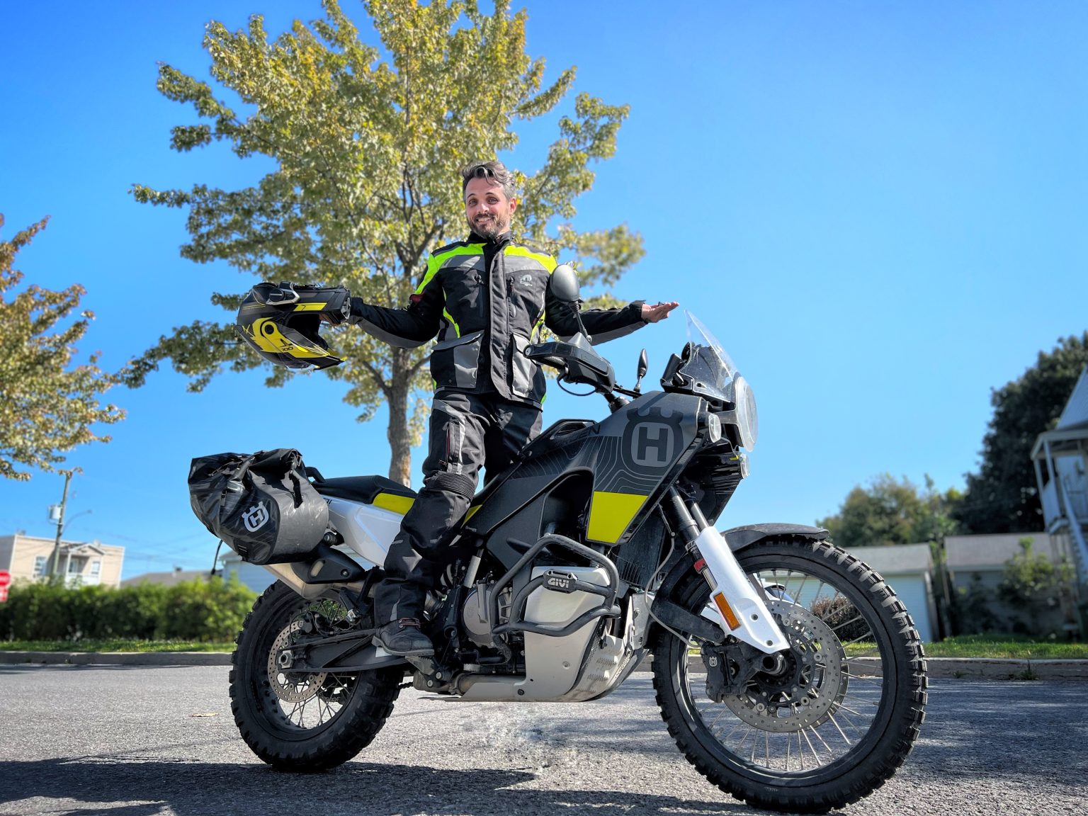 Max Sheehy sur sa Husqvarna Norden 901